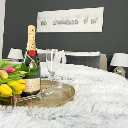 M-Style 01 Apartment Mit Terrasse Und Gasgrill, 24H Self-Check-In, Free Parking, Netflix Nuremberg Exterior photo