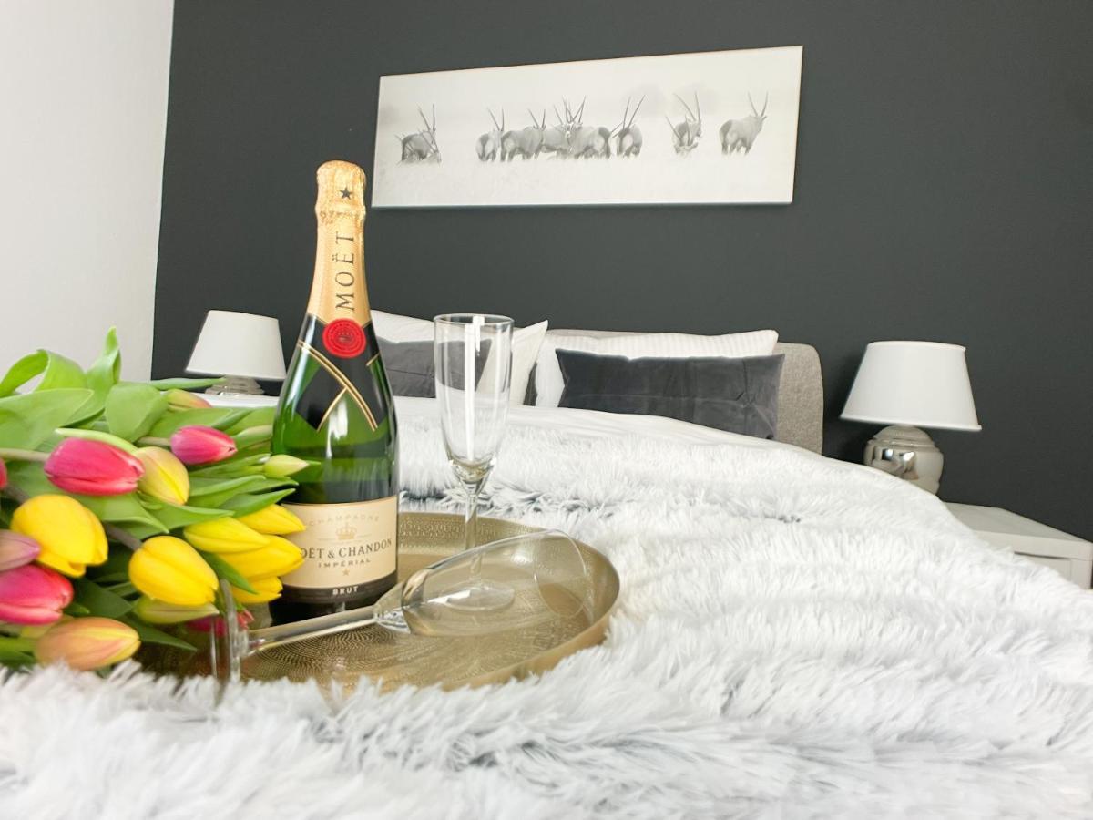 M-Style 01 Apartment Mit Terrasse Und Gasgrill, 24H Self-Check-In, Free Parking, Netflix Nuremberg Exterior photo